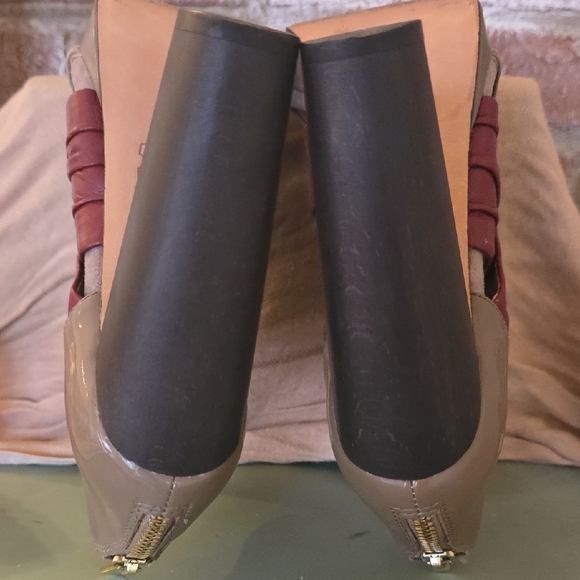 Charles David Red and Tan Platform Heels - Picture 11 of 14